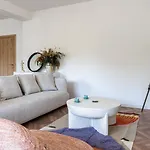 Апартаменти Modern Luxury 2br|park View & Balcony Нікосія